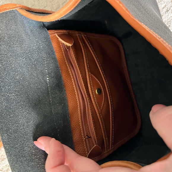 Vintage Dooney and Bourke Crossbody - Picture 2 of 3